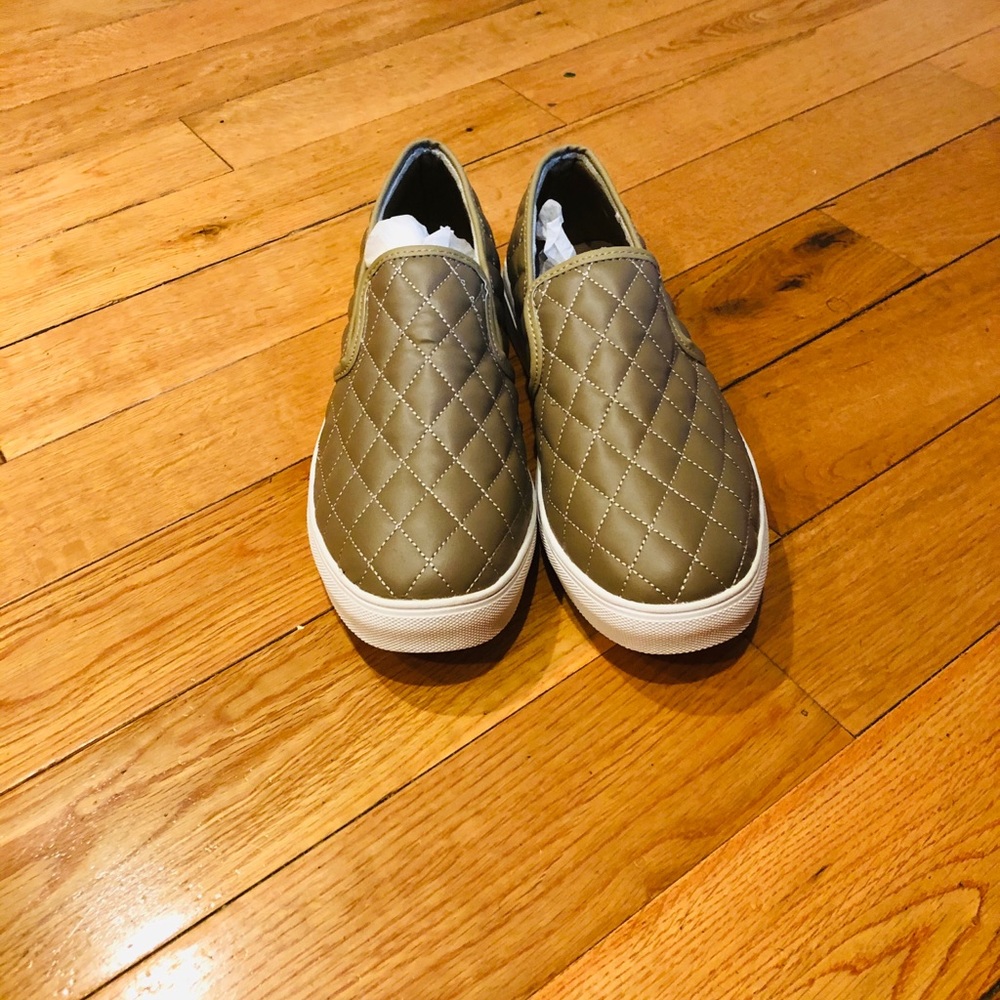 Women’s casual quilted  slip on Loafer